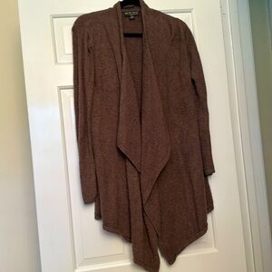 Adorable Barefoot Dreams lite sweater